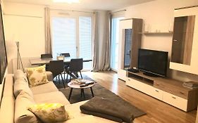 Amazing Austria Center Apartment Near Uno City